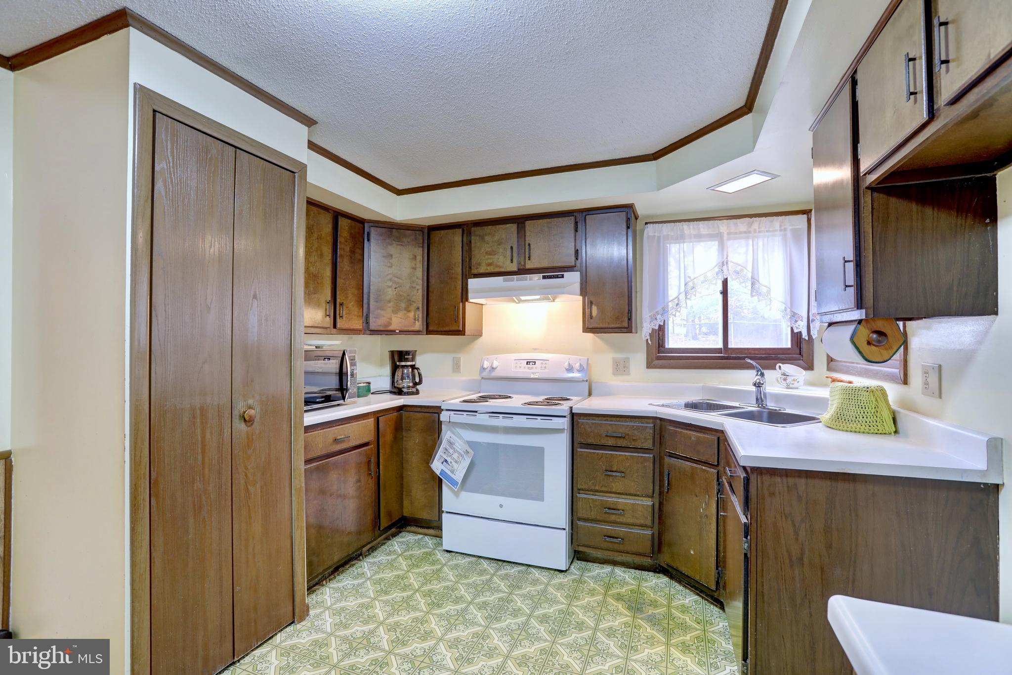 816 Utterback Store Road Great Falls, VA 22066 - Photo 7 of 28 a kitchen with a sink stove and refrigerator