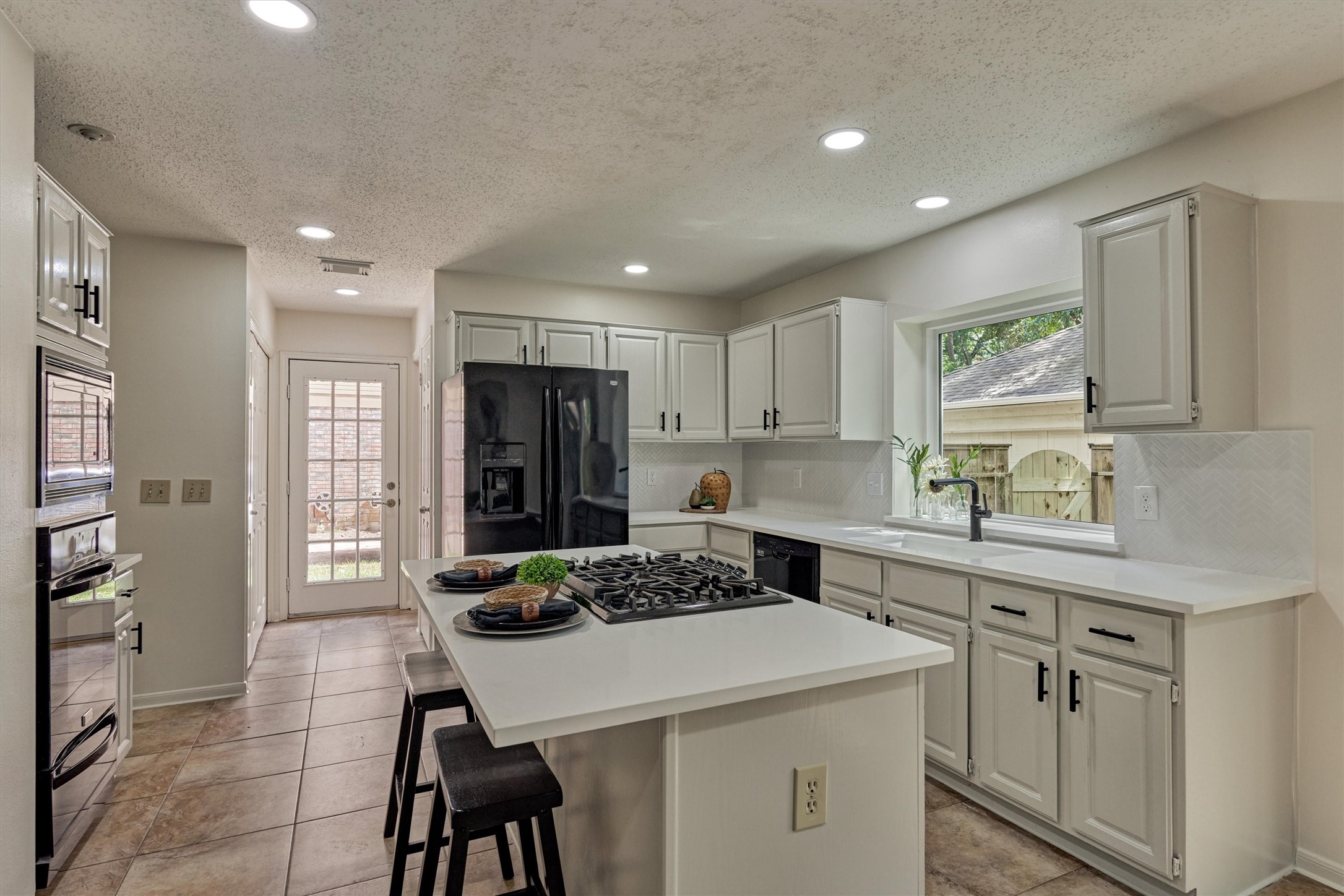 71 Breezy Point Place Spring, TX 77381 - Photo 16 of 40 Large kitchen sink with window overlooking private backyard.