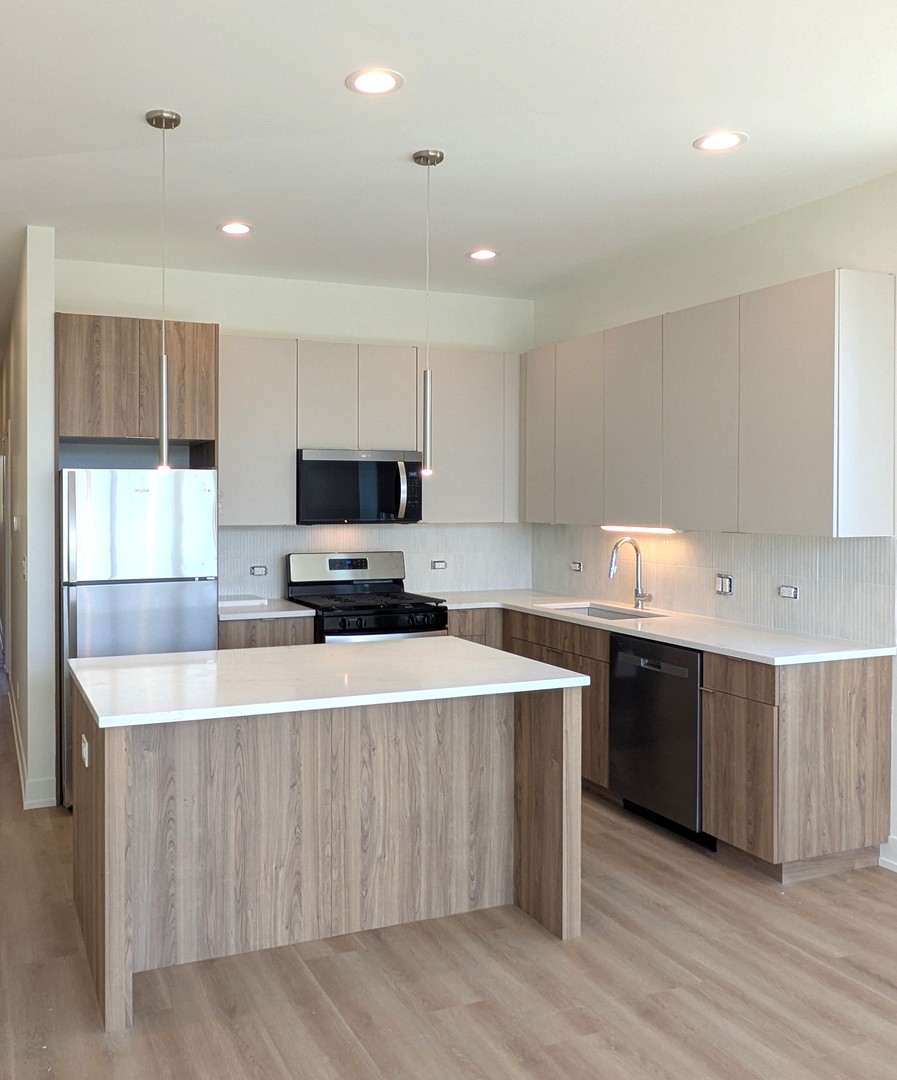 4740 West Addison Street, Unit 2 Chicago, IL 60641 - Photo 3 of 9 Gallery Image 3