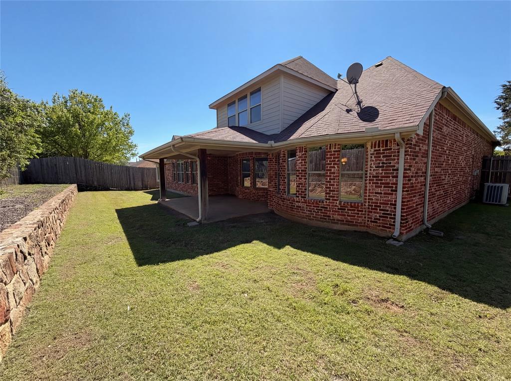 210 Billo Court Weatherford, TX 76087 - Photo 5 of 18