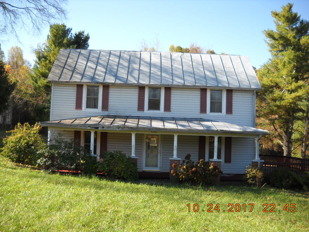 1590 Cox Store Road Southwest Floyd, VA 24091 - Photo 1 of 25 a view of a yard in front of house