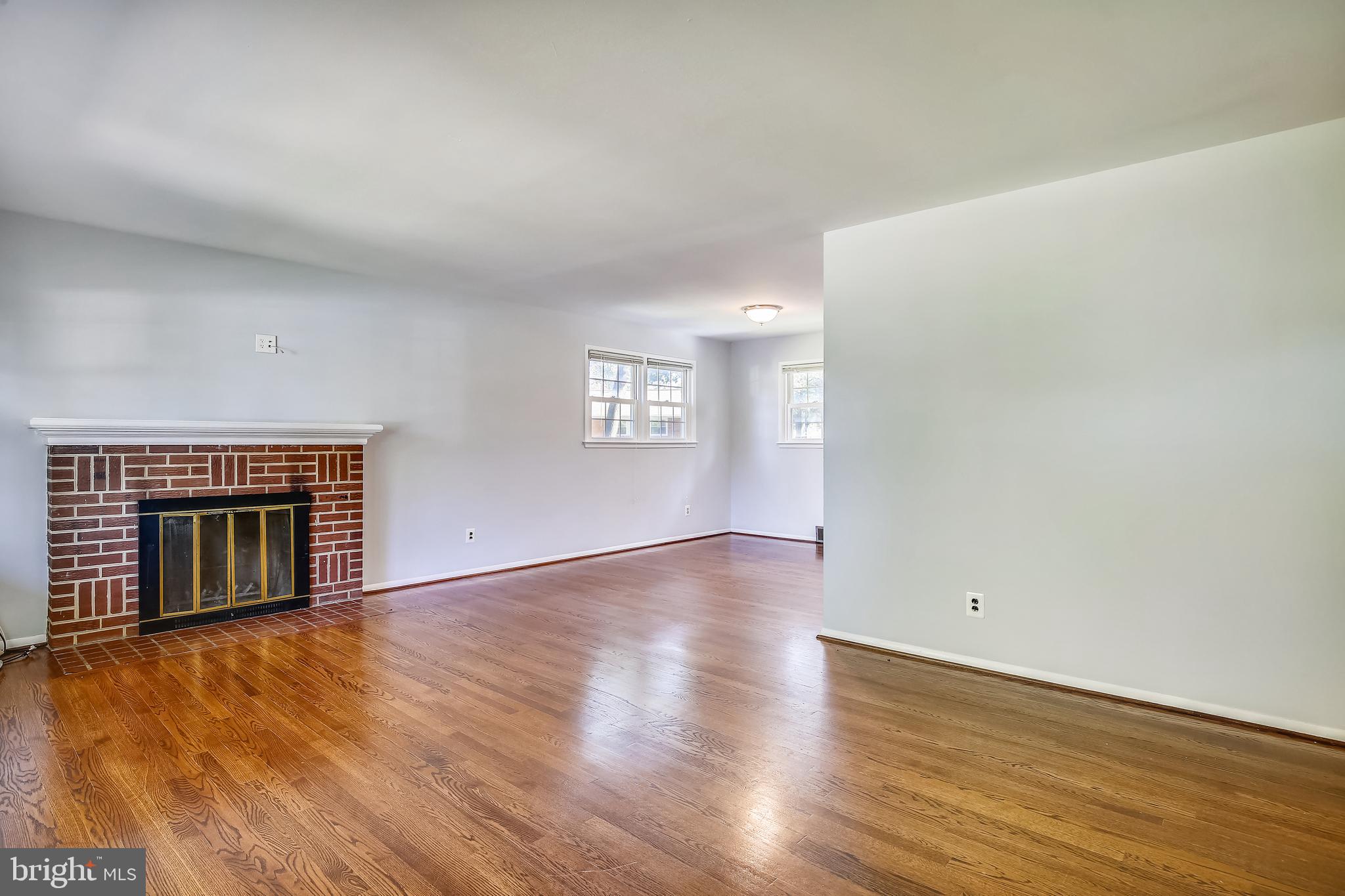 6729 Front Royal Road Springfield, VA 22151 - Photo 2 of 30 Front Hall/ Living room