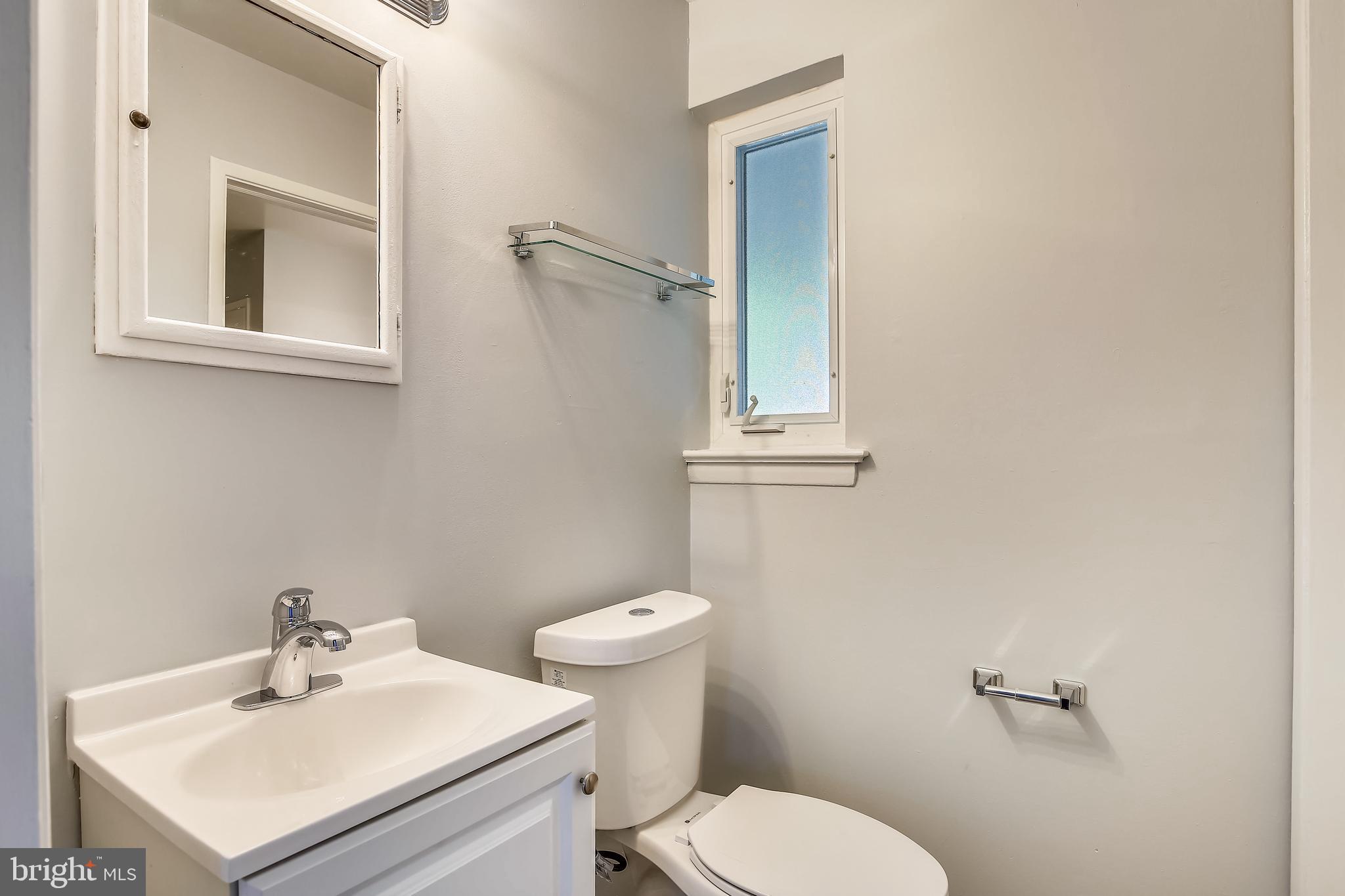 6729 Front Royal Road Springfield, VA 22151 - Photo 15 of 30 Master Bathroom