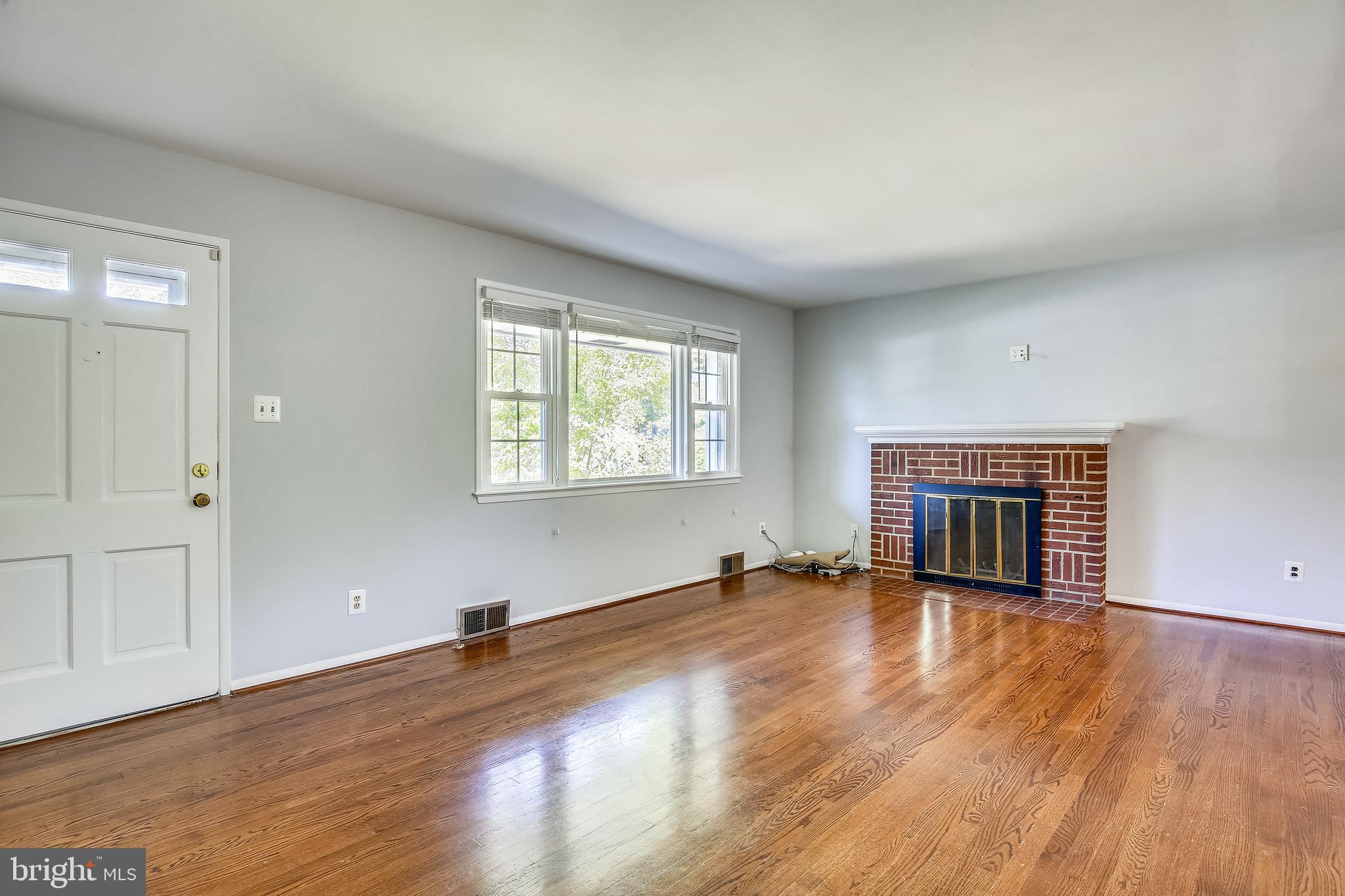 6729 Front Royal Road Springfield, VA 22151 - Photo 3 of 30 Front Hall/Living Room