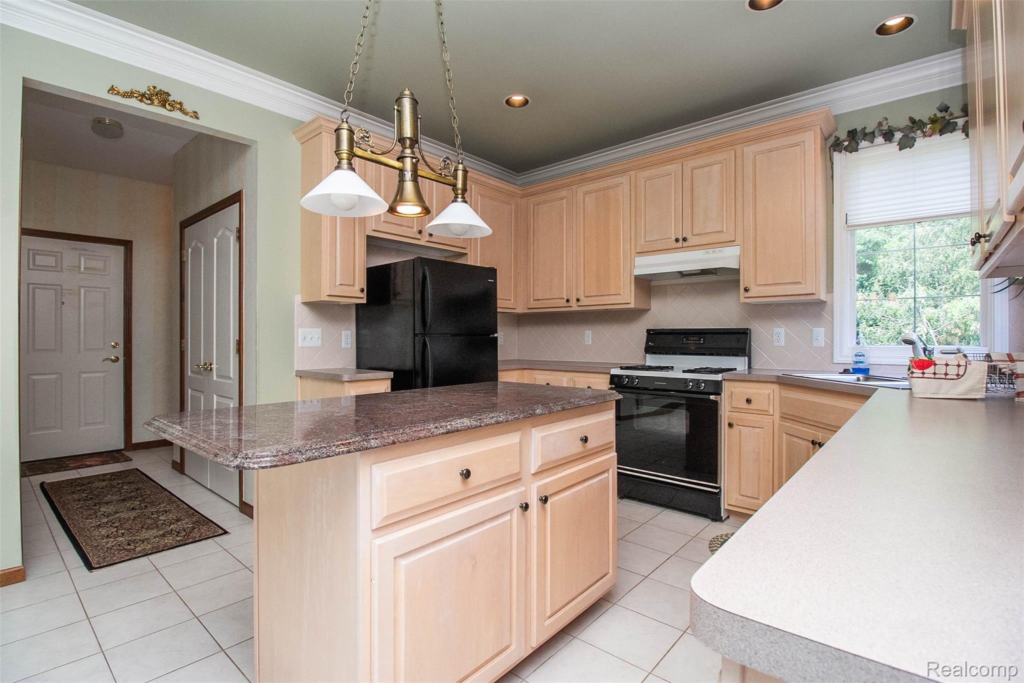 3355 Seminole Court Rochester, MI 48309 - Photo 9 of 41 10.jpg