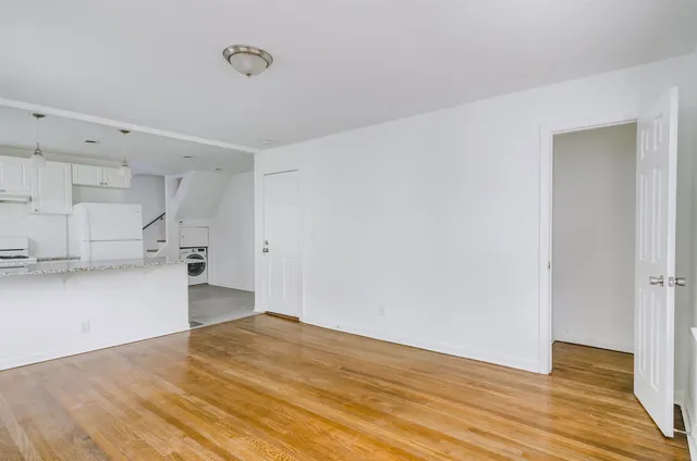 $2,200 | 8 Kelly Parkway, Unit 2, Bayonne, NJ 07002