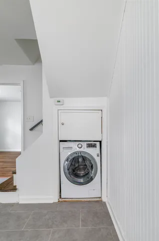 a close up view of a washer and dryer
