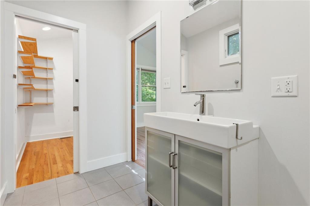 385 Sunset Drive Athens, GA 30606 - Photo 33 of 48 a bathroom with a sink and a mirror