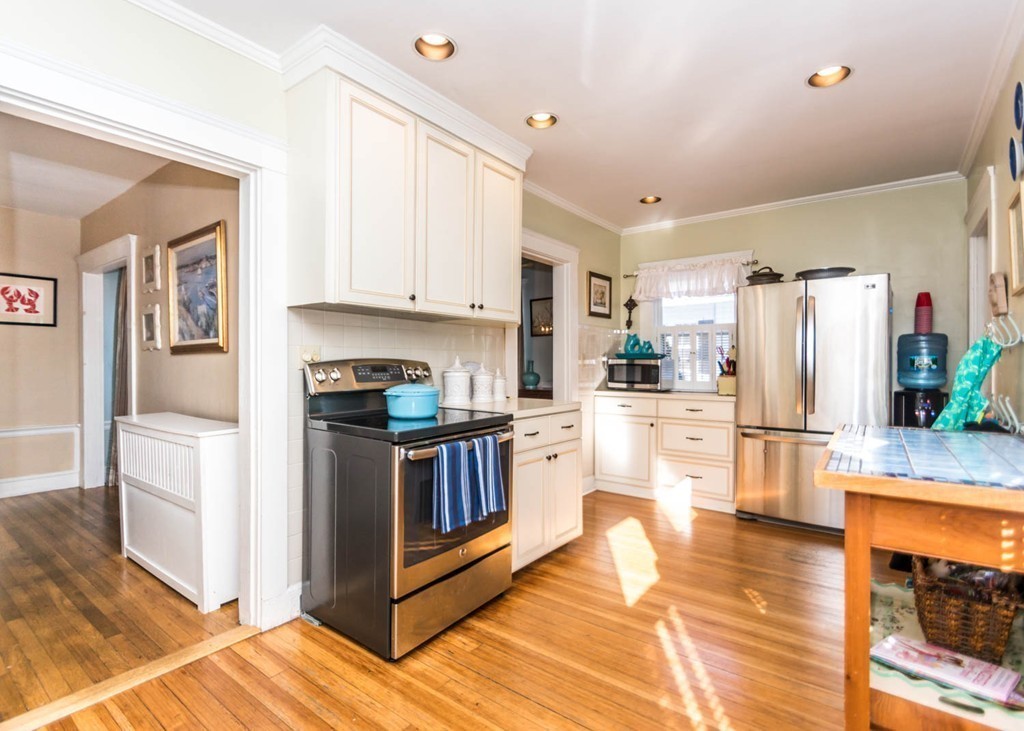 9 Chester Brook Road Waltham, MA 02452 - Photo 4 of 27 Gallery Image 4