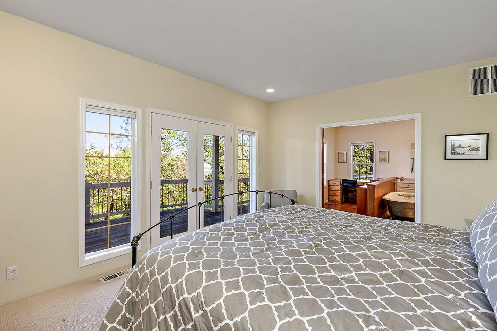491 Ashland Loop Road Ashland, OR 97520 - Photo 26 of 60 ALR(54)