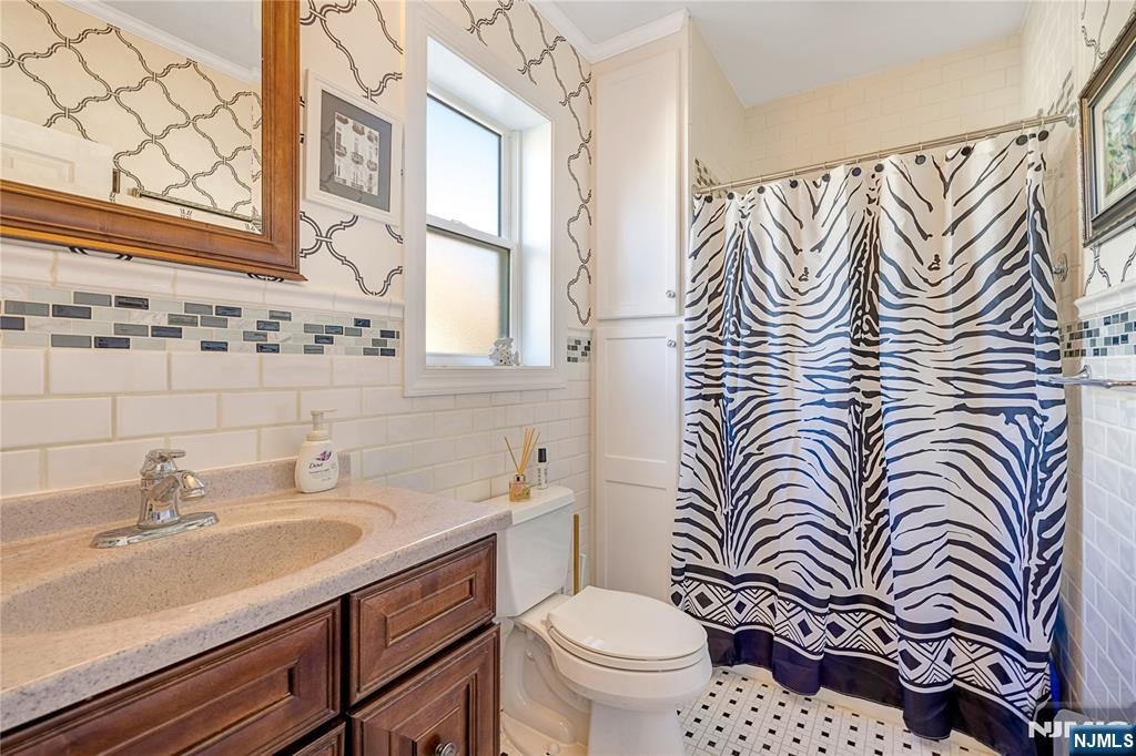 429 Oakdene Avenue Cliffside Park, NJ 07010 - Photo 16 of 26