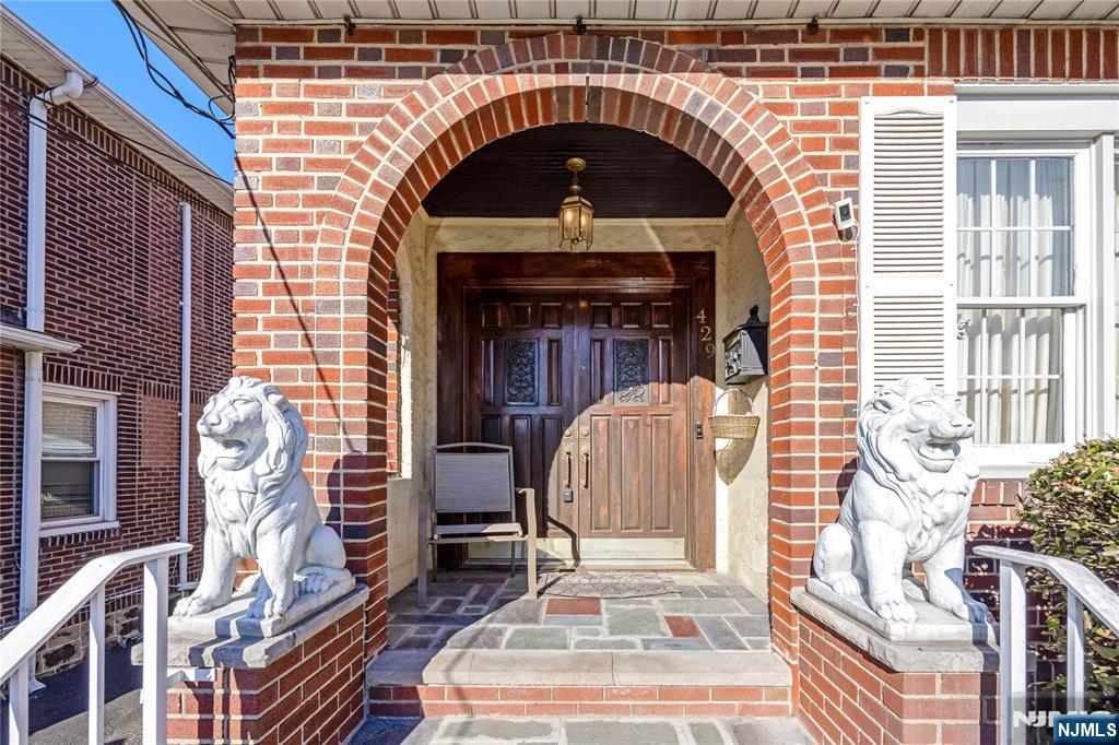 429 Oakdene Avenue Cliffside Park, NJ 07010 - Photo 4 of 26