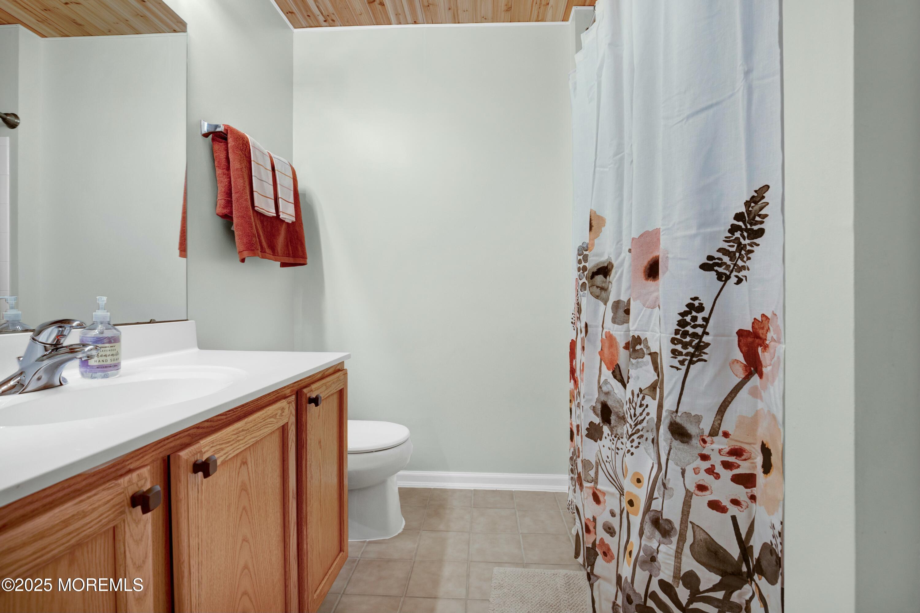 43 Abby Road Farmingdale, NJ 07727 - Photo 23 of 26 Guest bath 2
