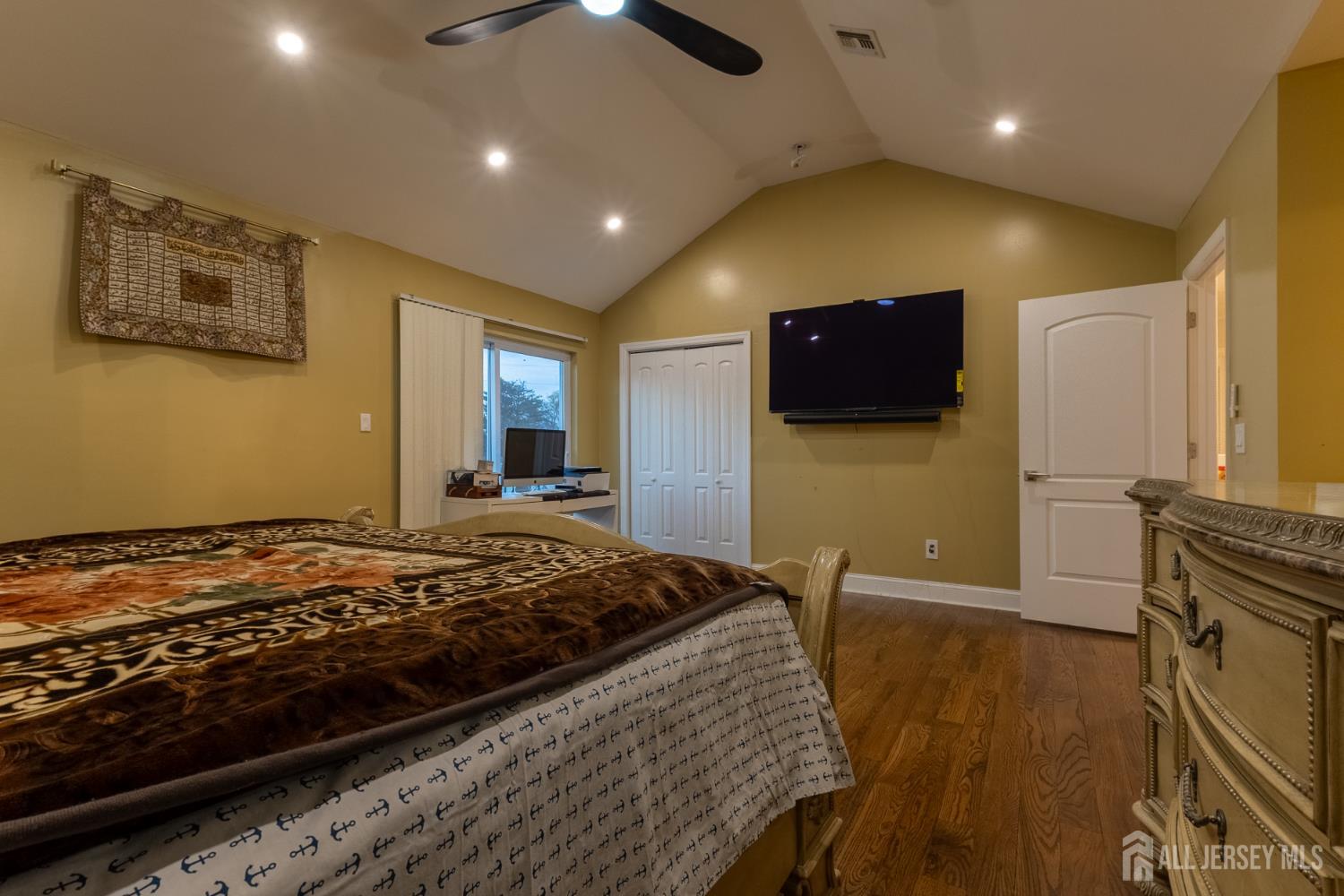 55 Walnut Street Edison, NJ 08817 - Photo 23 of 29