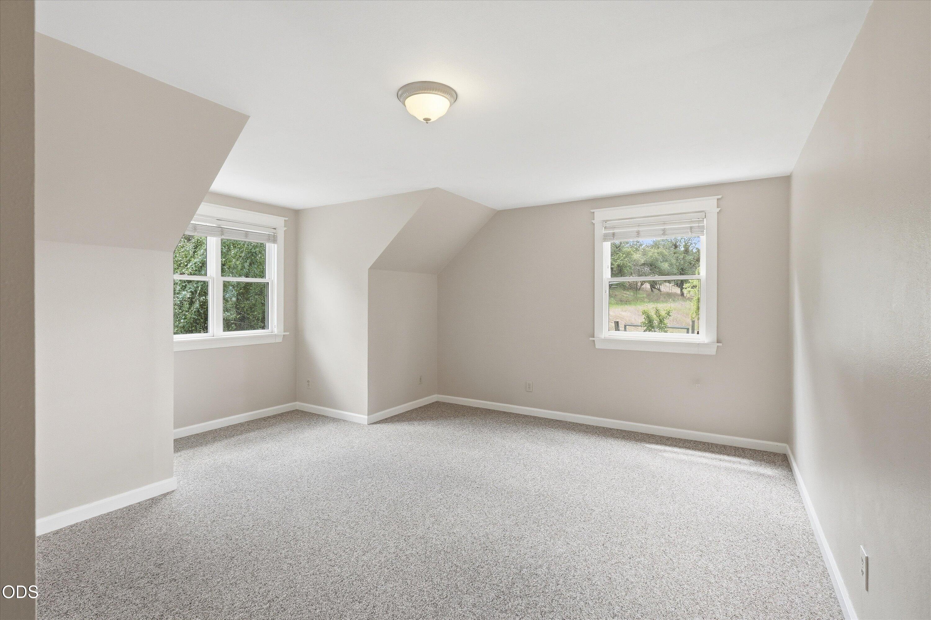 4250 Independence School Road Medford, OR 97501 - Photo 31 of 62 Upstairs Ba 2