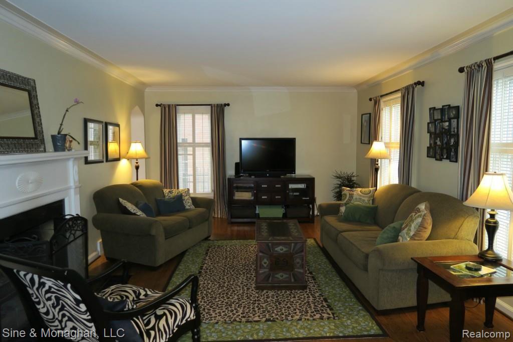 403 Moran Road Grosse Pointe, MI 48236 - Photo 3 of 25 img_0874.jpg