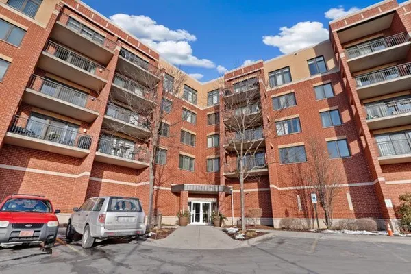 $2,800 | 225 Main Street, Unit 214, Roselle, IL 60172