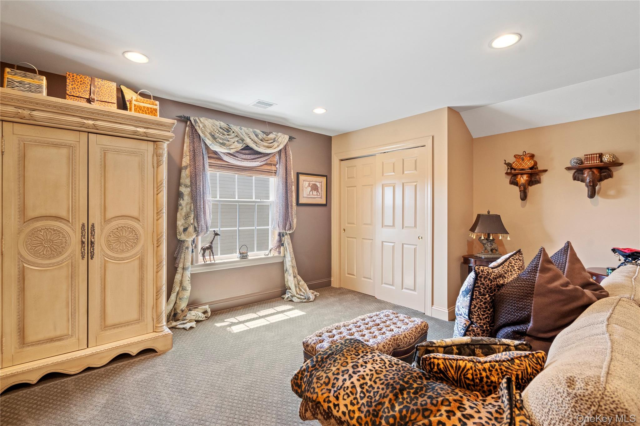 395 Stonecrop Road Riverhead, NY 11901 - Photo 20 of 38 Upstairs Bedroom 3