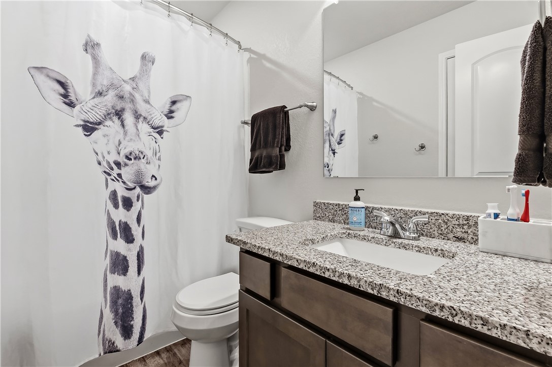 2721 Porter's Way Bryan, TX 77803 - Photo 9 of 17 Hall bathroom with granite & tub