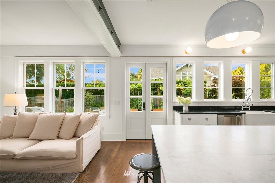 116 Howe Street Seattle, WA 98109 - Photo 12 of 36 Gallery Image 12
