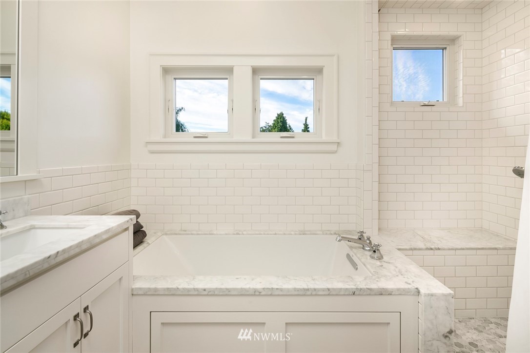 116 Howe Street Seattle, WA 98109 - Photo 19 of 36 Gallery Image 19
