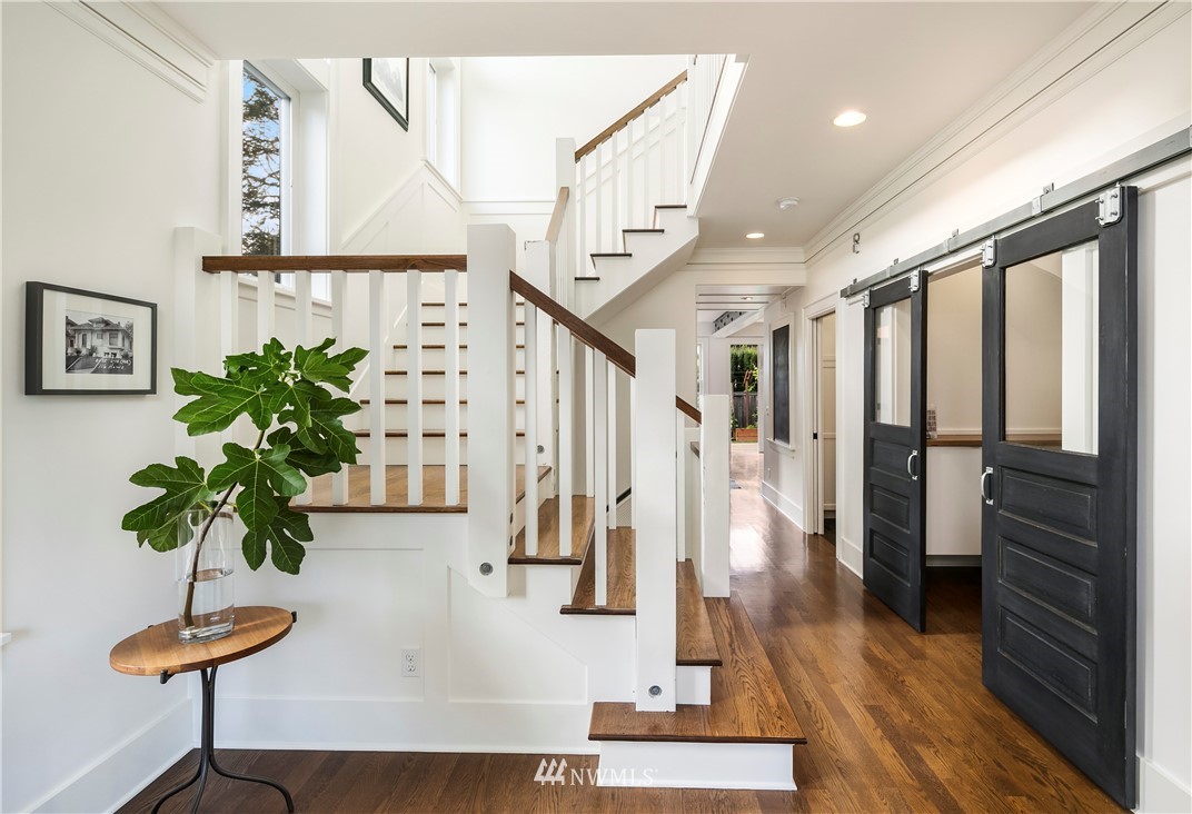 116 Howe Street Seattle, WA 98109 - Photo 3 of 36 Gallery Image 3