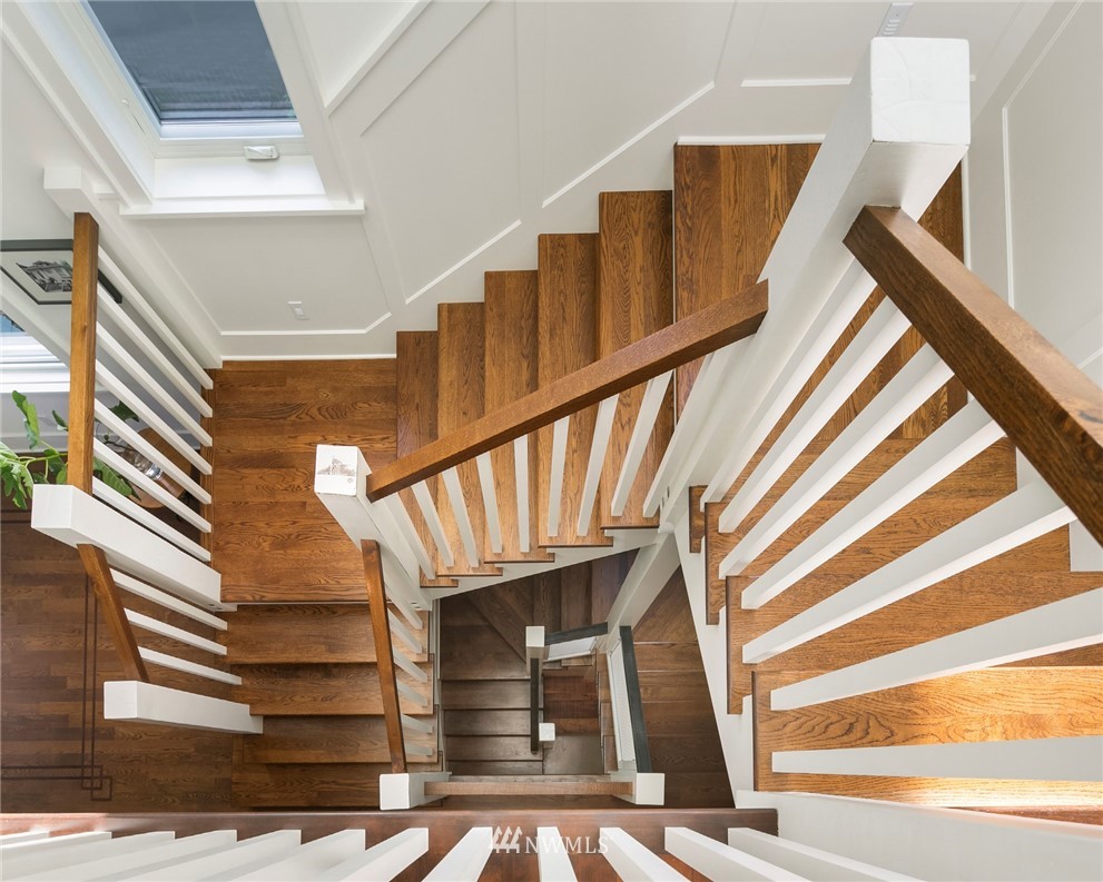116 Howe Street Seattle, WA 98109 - Photo 24 of 36 Gallery Image 24