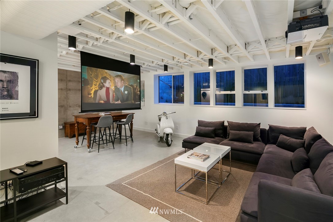 116 Howe Street Seattle, WA 98109 - Photo 26 of 36 Gallery Image 26