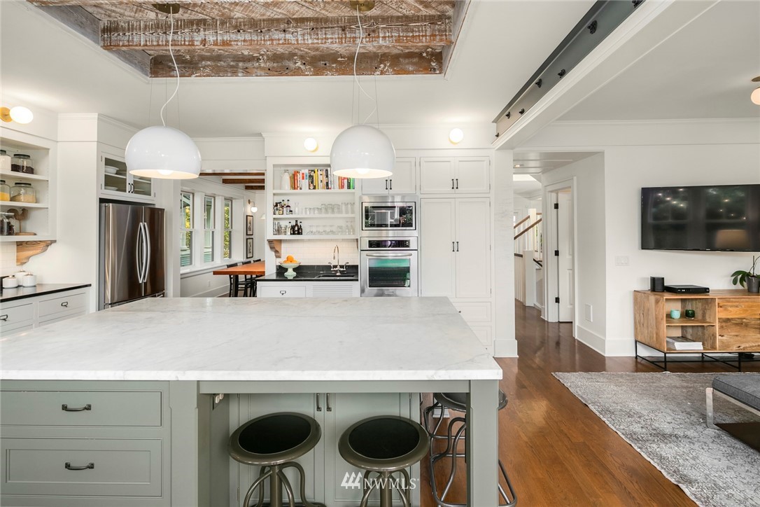 116 Howe Street Seattle, WA 98109 - Photo 8 of 36 Gallery Image 8