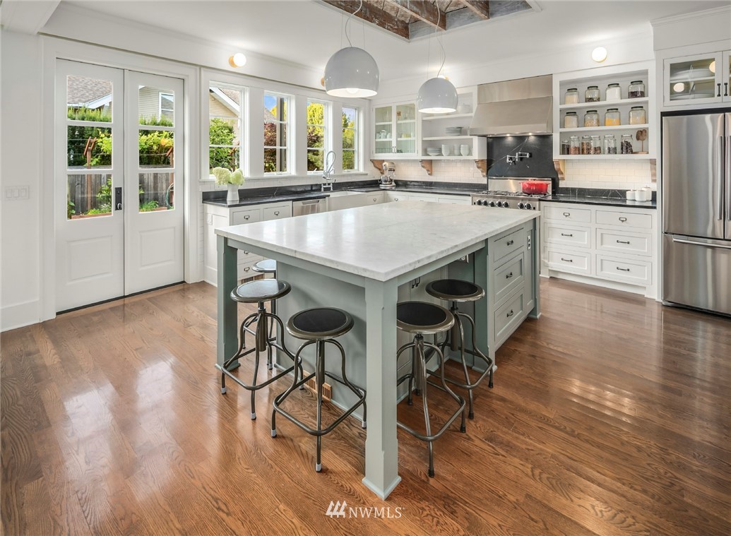 116 Howe Street Seattle, WA 98109 - Photo 10 of 36 Gallery Image 10