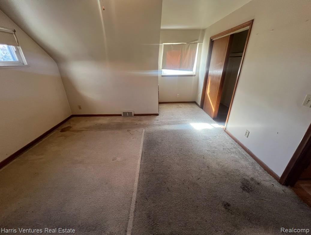 21111-15 Moross Road Grosse Pointe, MI 48236 - Photo 13 of 25 Bed.jpg