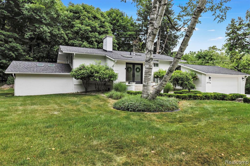 29746 Highmeadow Road Farmington Hills, MI 48334 - Photo 3 of 46