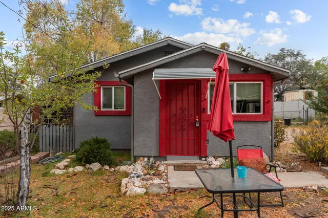 a front view of house with yard