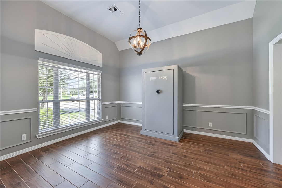 2107 Williams Way Bryan, TX 77808 - Photo 7 of 25