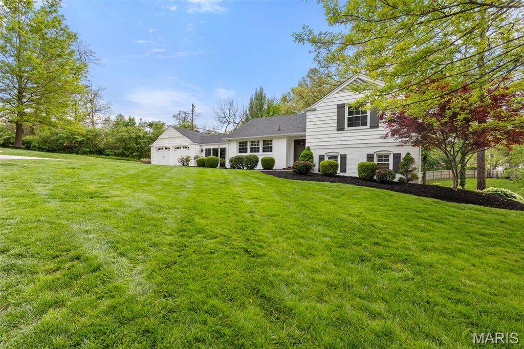 41 Frederick Lane Glendale, MO 63122 - Photo 2 of 26