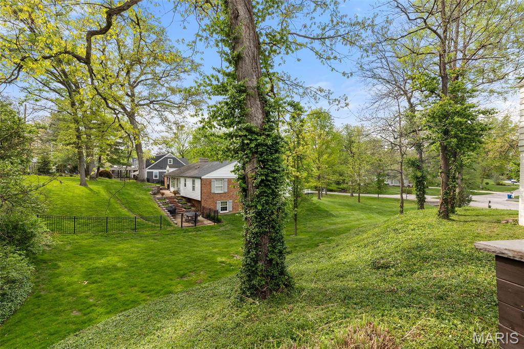 41 Frederick Lane Glendale, MO 63122 - Photo 9 of 26