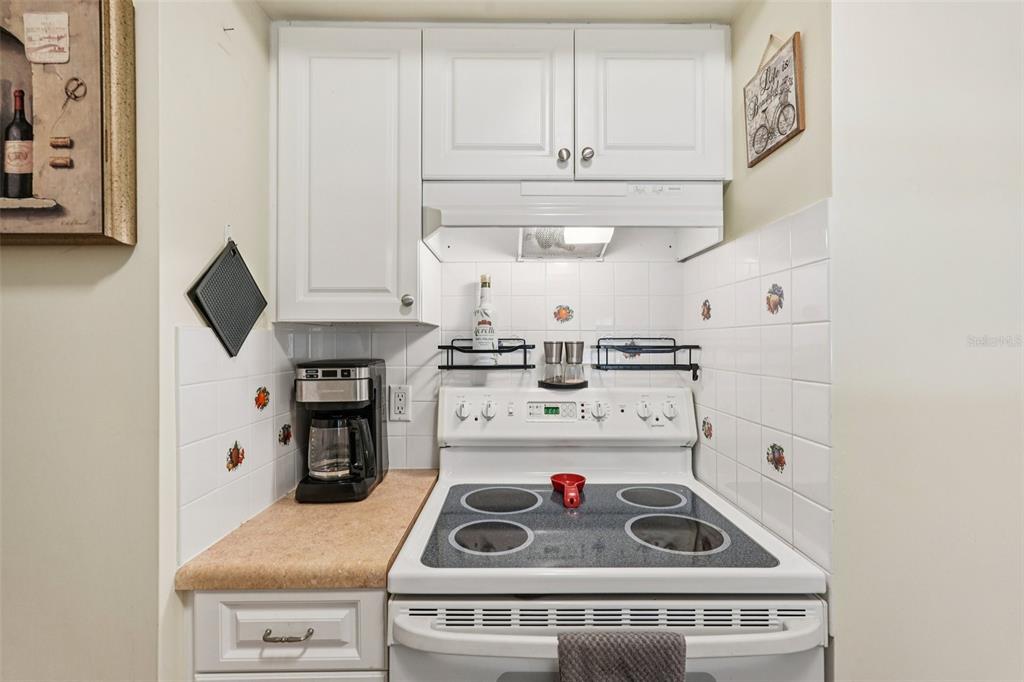3900 Roxane Boulevard, Unit 8B Sarasota, FL 34235 - Photo 12 of 35