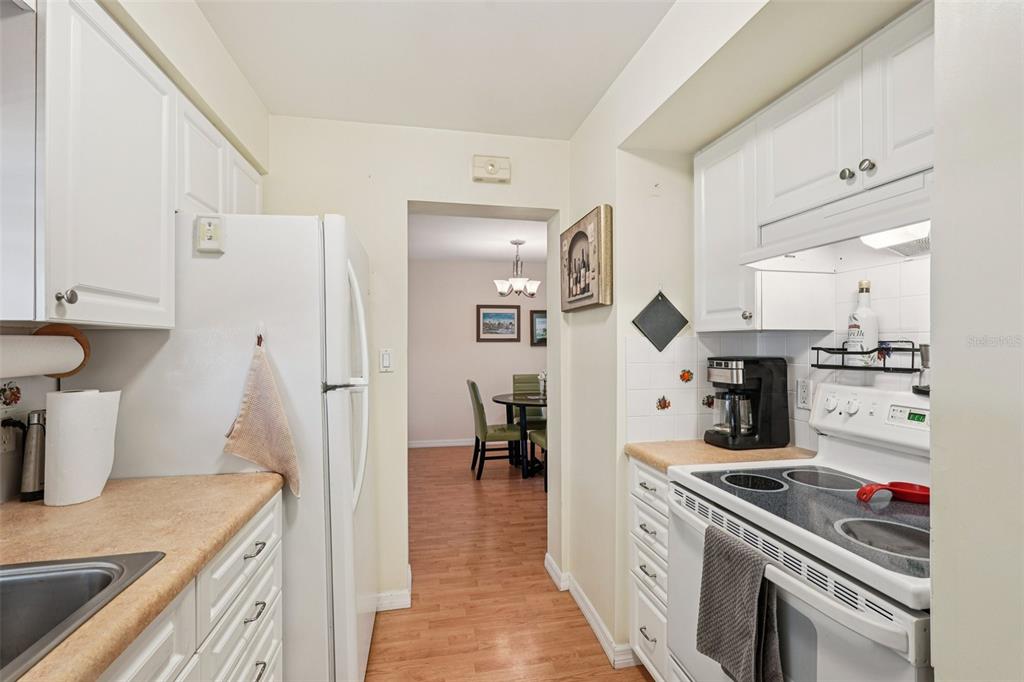 3900 Roxane Boulevard, Unit 8B Sarasota, FL 34235 - Photo 13 of 35