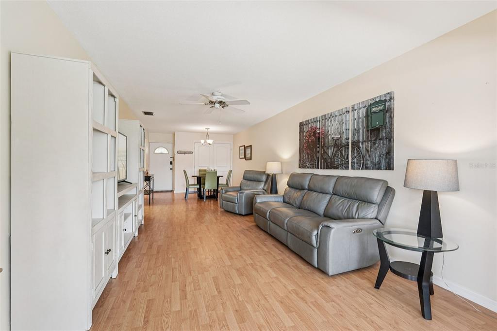 3900 Roxane Boulevard, Unit 8B Sarasota, FL 34235 - Photo 4 of 35