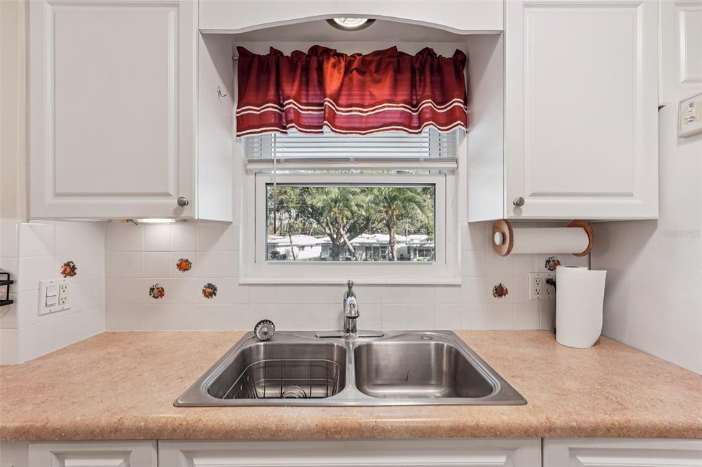 3900 Roxane Boulevard, Unit 8B Sarasota, FL 34235 - Photo 5 of 35