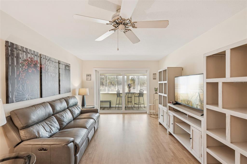 3900 Roxane Boulevard, Unit 8B Sarasota, FL 34235 - Photo 7 of 35
