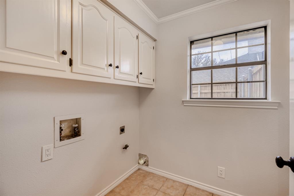 6108 Bluff Point Drive Dallas, TX 75248 - Photo 21 of 28 a view of an empty room with white cabinets