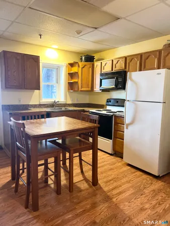 $750 | 696 Main Street, Middletown, CT 06457