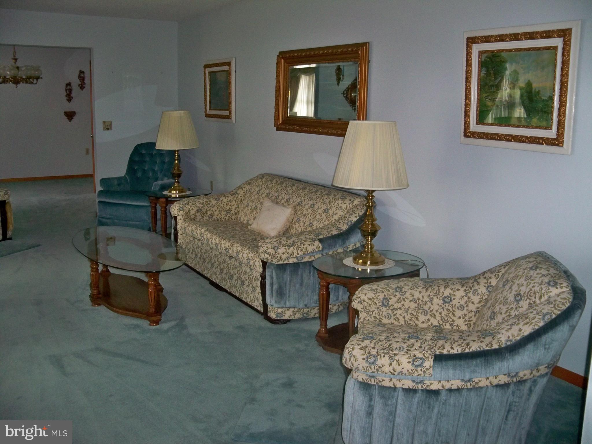 10 Spaniel Road Martinsburg, WV 25404 - Photo 14 of 30 Living Room
