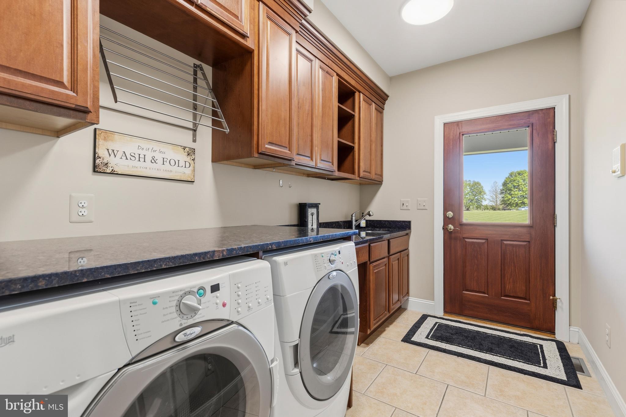 16527 Hampton Road Hamilton, VA 20158 - Photo 22 of 56 Mud Room & Storage