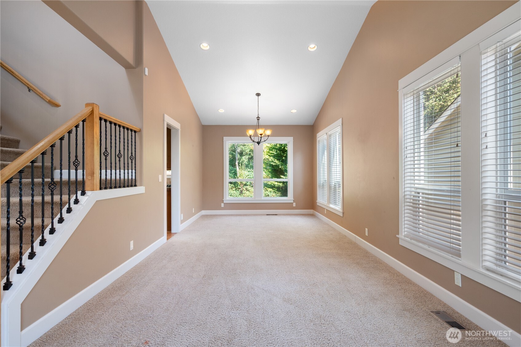 132 Altavista Road Longview, WA 98632 - Photo 6 of 39 Gallery Image 6