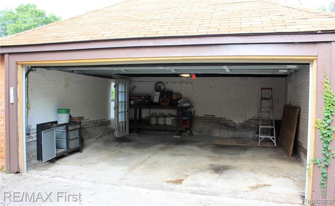 914 Alter Road Detroit, MI 48215 - Photo 16 of 17 Garage.JPG