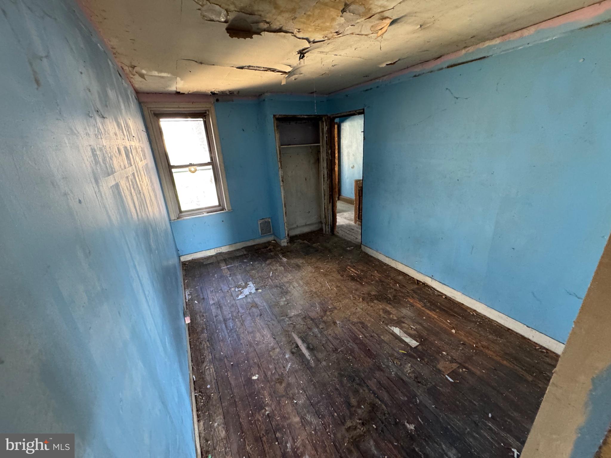 3119 Rorer Street Philadelphia, PA 19134 - Photo 8 of 10 Faded charm in a forgotten space.