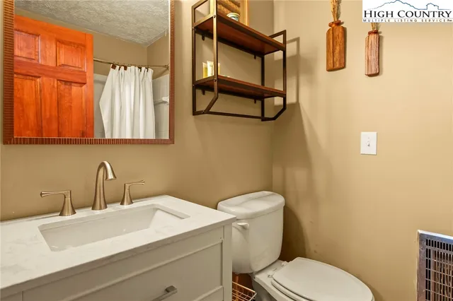 $640,000 | 106 Kick Turn Lane, Beech Mountain, NC 28604