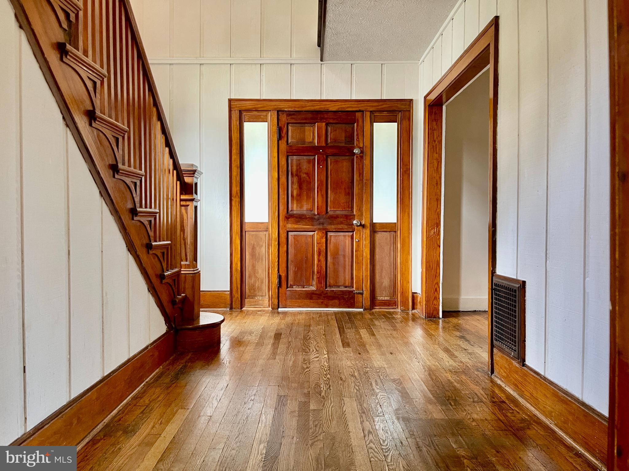 12811 Winchester Road Southwest Cumberland, MD 21502 - Photo 8 of 54 Inviting front foyer!